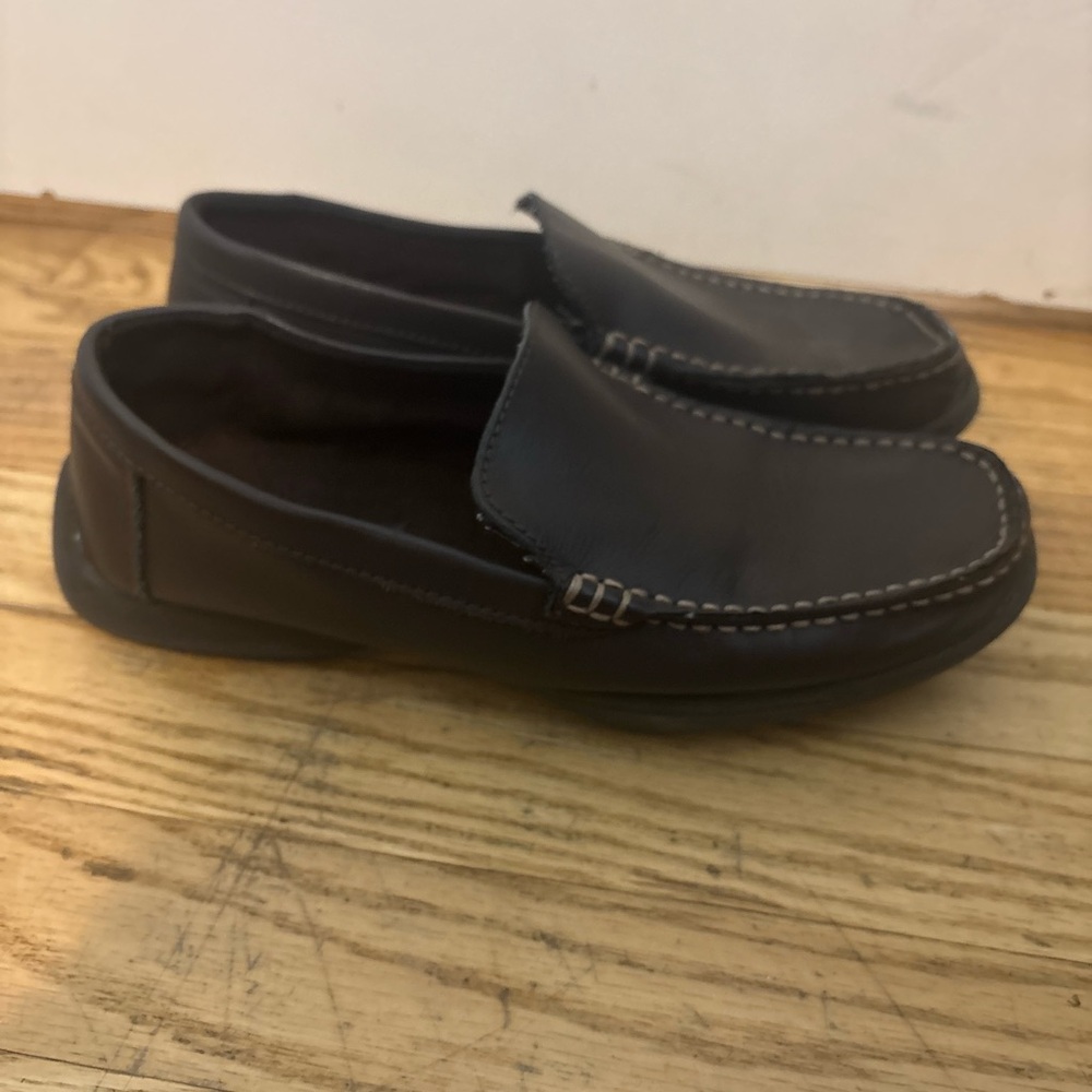 Kenneth Cole Reaction Boys Driving Dime Brown Slip-on Loafers size 5.5 EUC